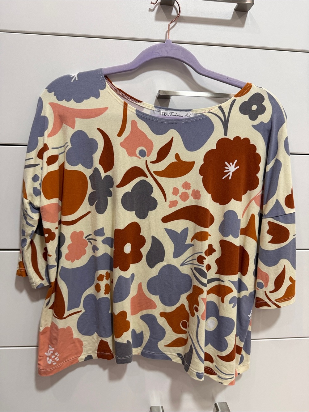 Fighting eel , top Bren, Moa Pua, size small, 3/4 sleeve, jersey